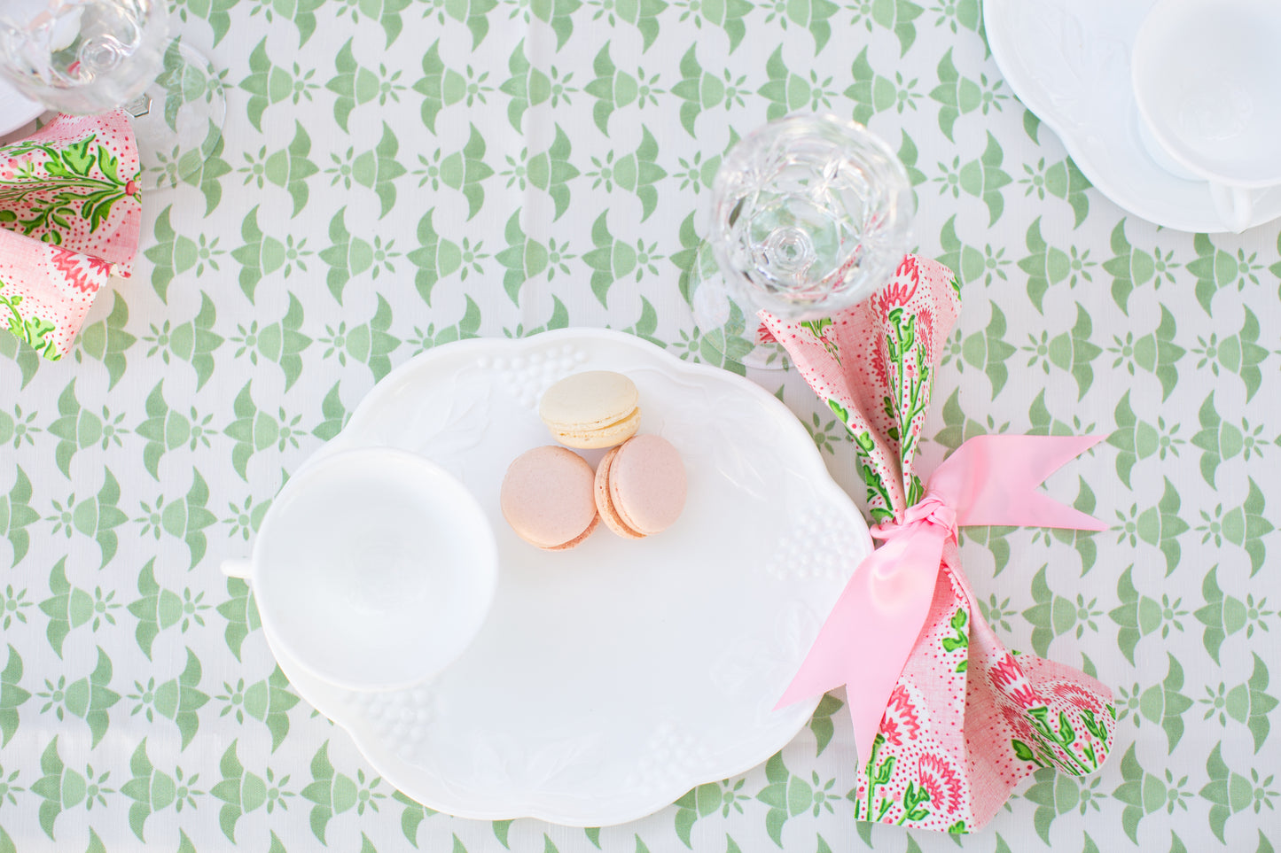 Geranium Blossom Luncheon Napkins & Runner